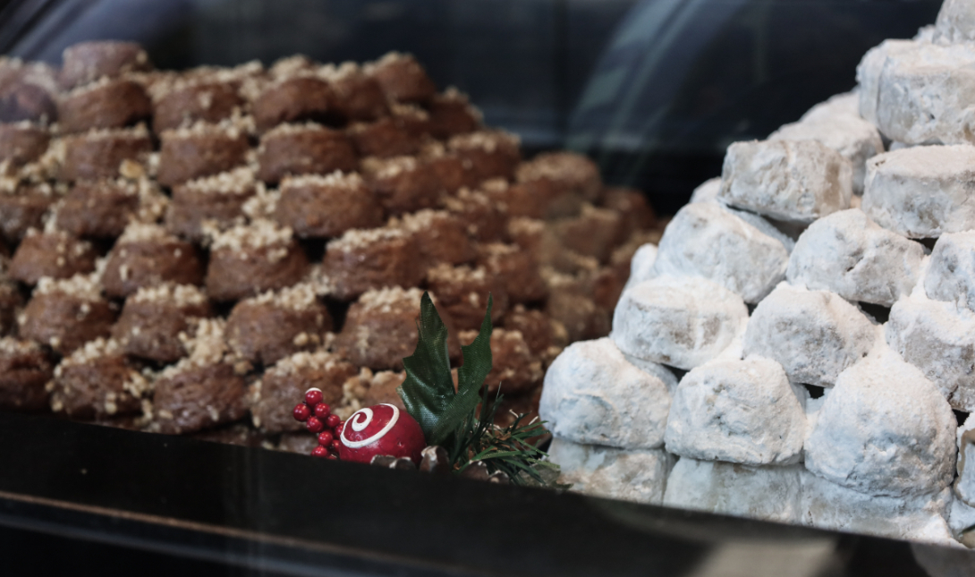 Μελομακάρονα και κουραμπιέδες