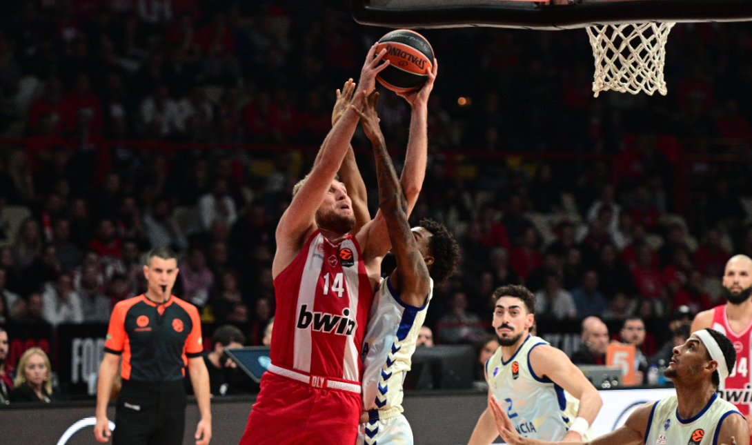Euroleague: Απογοητευτικός στο τέλος ο Ολυμπιακός, έχασε 99-92 από την Βαλένθια
