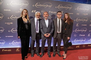 Ο Πρόεδρος του Ομίλου Καράτζη, Αντώνης Καράτζης μαζί με την οικογένεια του στην πρεμιέρα της ταινίας «Καποδίστριας» 