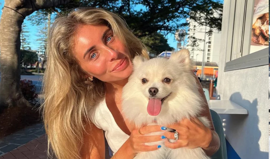 Χειροπέδες σε μοντέλο του Onlyfans που ισχυρίζεται ότι έκανε σεξ με 1.000 άνδρες (Βίντεο)