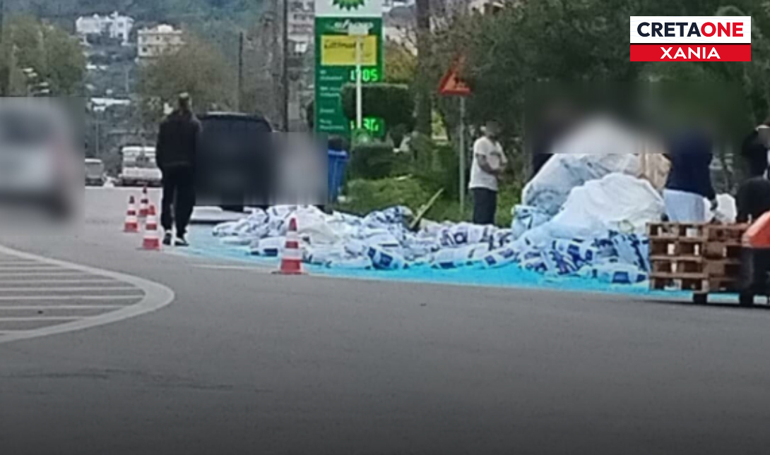 Χανιά: Γέμισε με λίπασμα ο κόμβος της Σούδας – Δείτε βίντεο