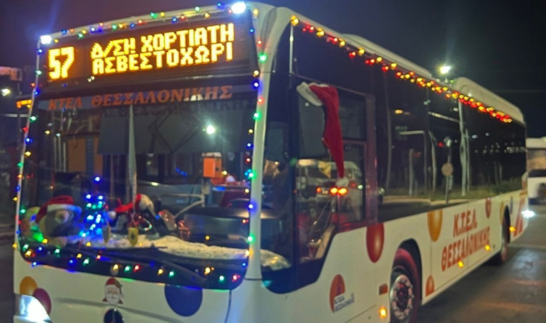 Το λεωφορείο με περισσότερα από 400 χριστουγεννιάτικα στολίδια – Ένα μοναδικό θέαμα που δεν περνά απαρατήρητο (Φωτο και βίντεο)