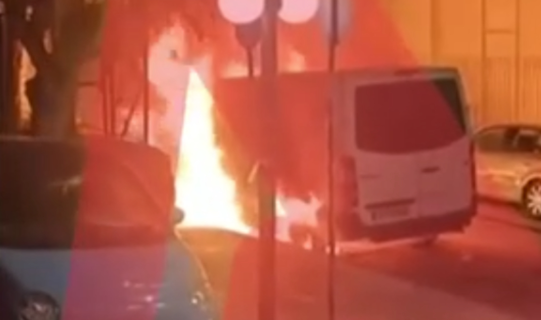 Καισαριανή: Εμπρηστική επίθεση σε 7 οχήματα – Δείτε βίντεο