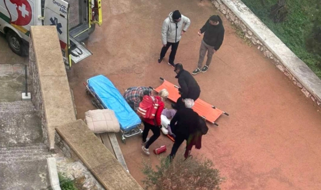 Ελληνικός Ερυθρός Σταυρός: Άμεση ανταπόκριση σε έκτακτο περιστατικό στην Ακρόπολη (φωτογραφίες)