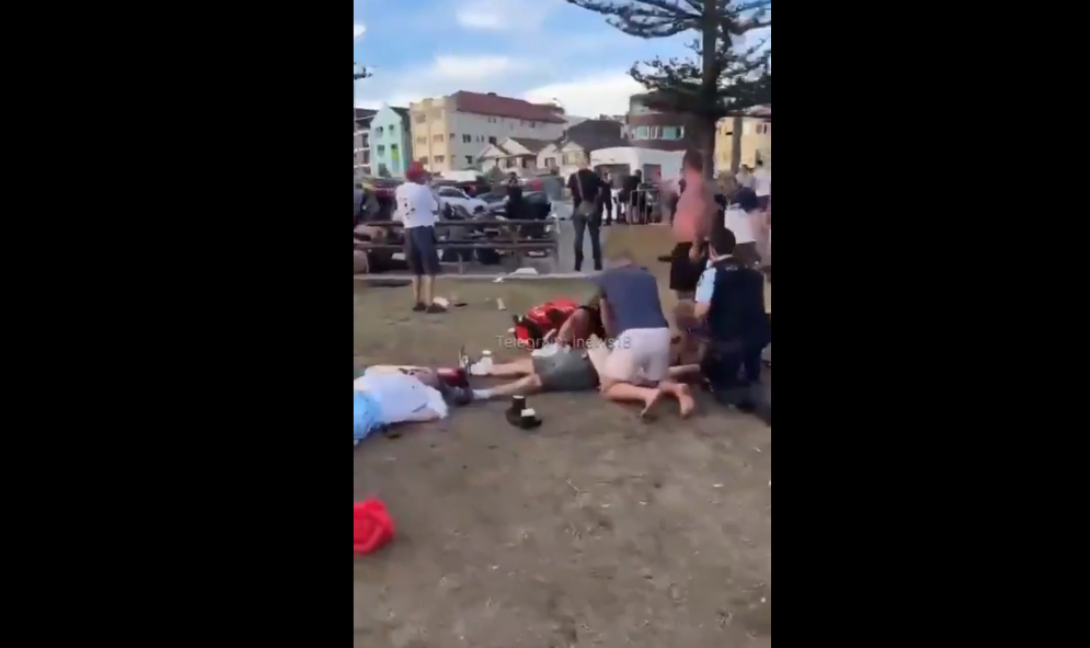 Αυστραλία: Ένοπλη επίθεση σε παραλία του Σίδνεϊ με αρκετούς τραυματίες (βίντεο)