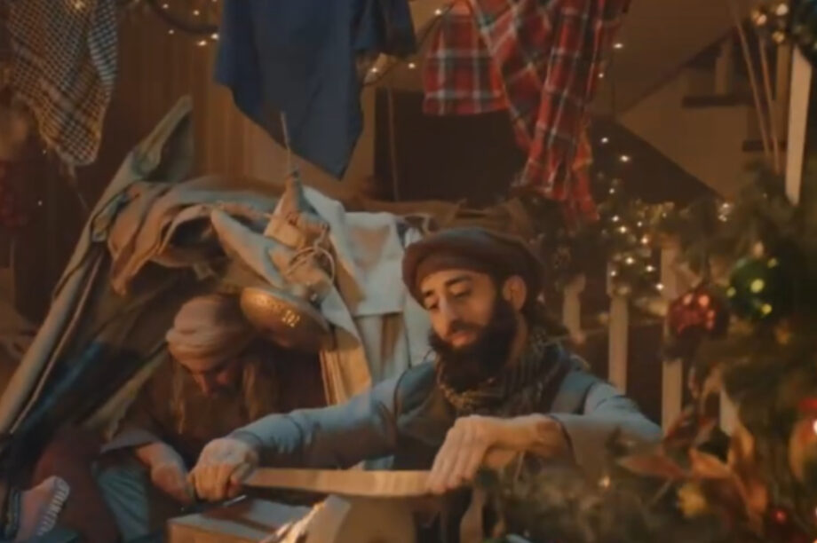 Ρωσία: Δηκτικό ΑΙ τηλεοπτικό «χριστουγεννιάτικο» σποτ (βίντεο)