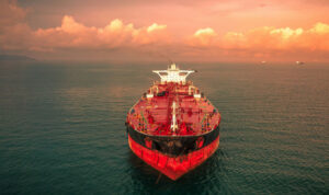 Περσικός: Χτυπήθηκε δεξαμενόπλοιο – Αγνοείται ο καπετάνιος