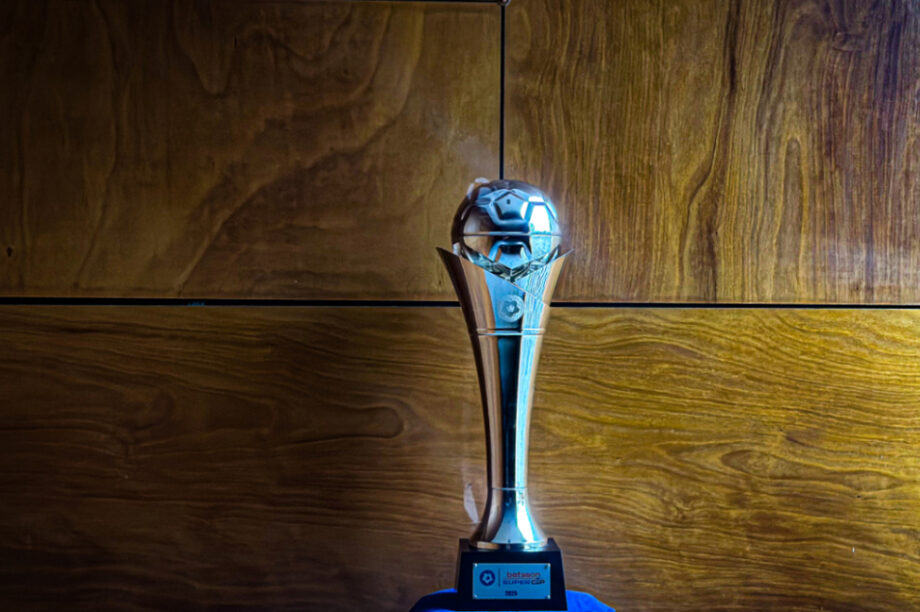 Super Cup τρόπαιο