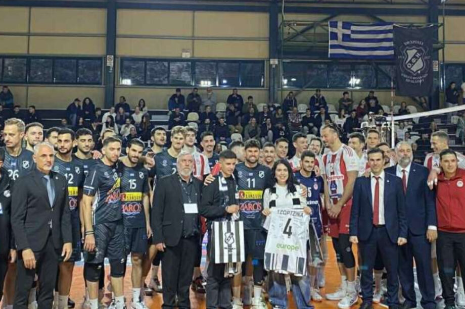 Ερασιτέχνης ΟΦΗ: Η συγκινητική βράβευση του Κωνσταντίνου Τσαγκατάκη (βίντεο)