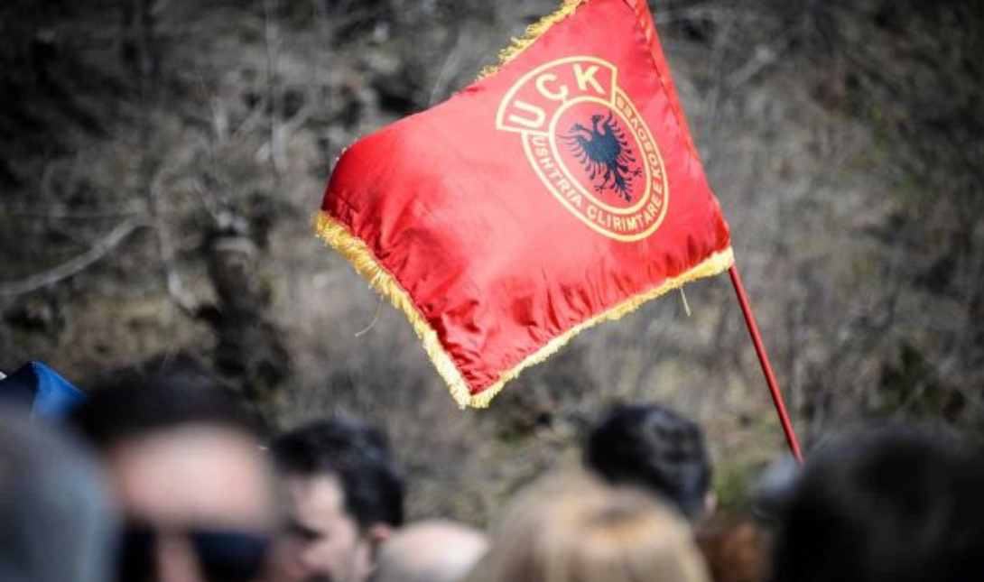 Πάνω από 20.000 Αλβανοί σε συγκέντρωση στα Σκόπια προς υποστήριξη πρώην ηγετικών στελεχών του UÇK που δικάζονται για εγκλήματα πολέμου