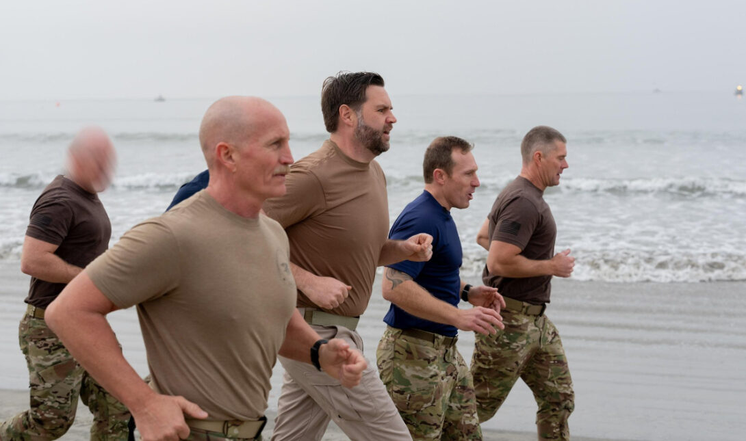 Ο αντιπρόεδρος των ΗΠΑ έγινε... ΟΥΚας (Navy SEAL) και... τα είδε όλα (βίντεο)