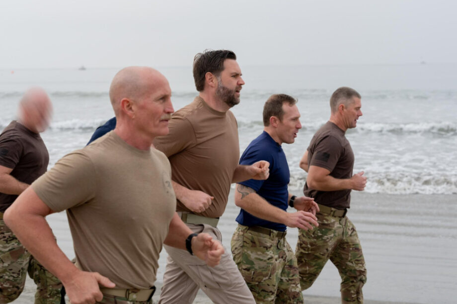 Ο αντιπρόεδρος των ΗΠΑ έγινε... ΟΥΚας (Navy SEAL) και... τα είδε όλα (βίντεο)