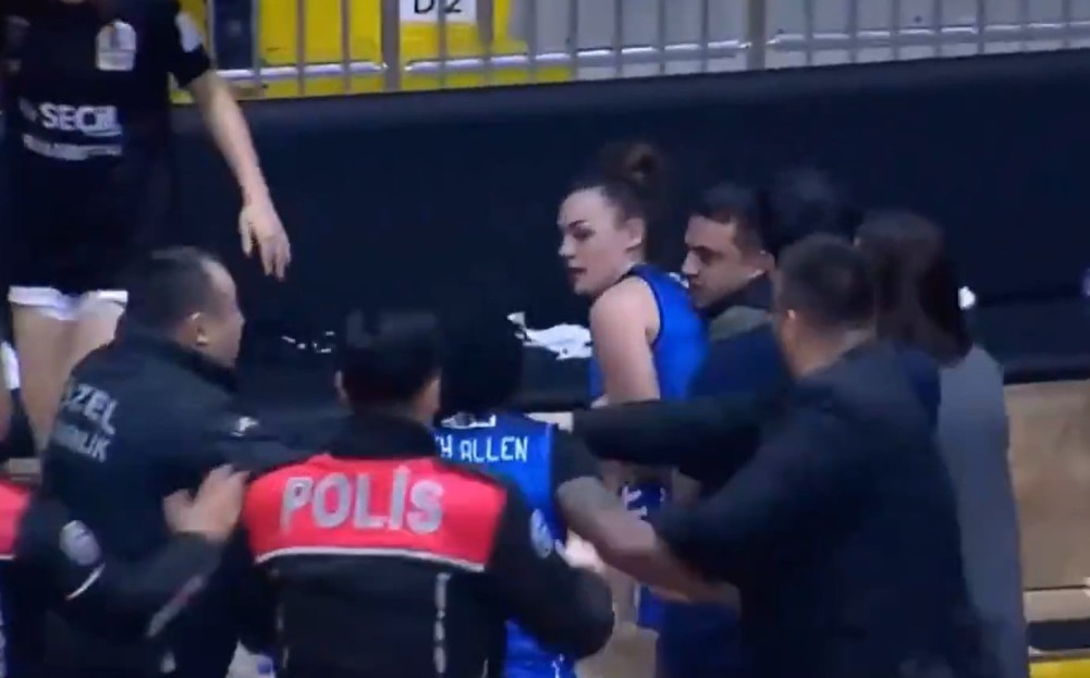 Σοκ στην Τουρκία: Άγριο ξύλο σε γυναικείο αγώνα μπάσκετ (Βίντεο)