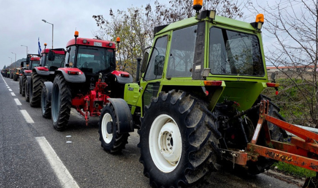 Σε νέο αποκλεισμό του Μπράλου προχωρούν οι αγρότες