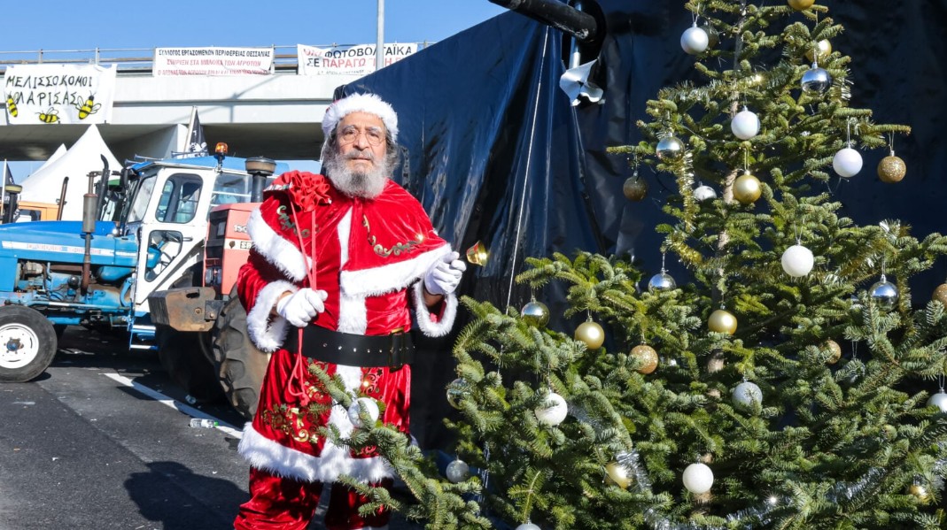 Πρωτοχρονιάτικο γλέντι στο μπλόκο του Άργους – «Δεν κάνουμε βήμα πίσω», λένε οι αγρότες