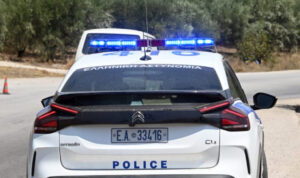 Σοκ στην Ηλεία: Επιτέθηκαν σε παππού και εγγονό με βαριοπούλες – Βαριά τραυματισμένος ο ανήλικος