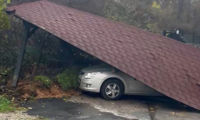 Φλώρινα: Καταπλακώθηκε όχημα λόγω κατολίσθησης