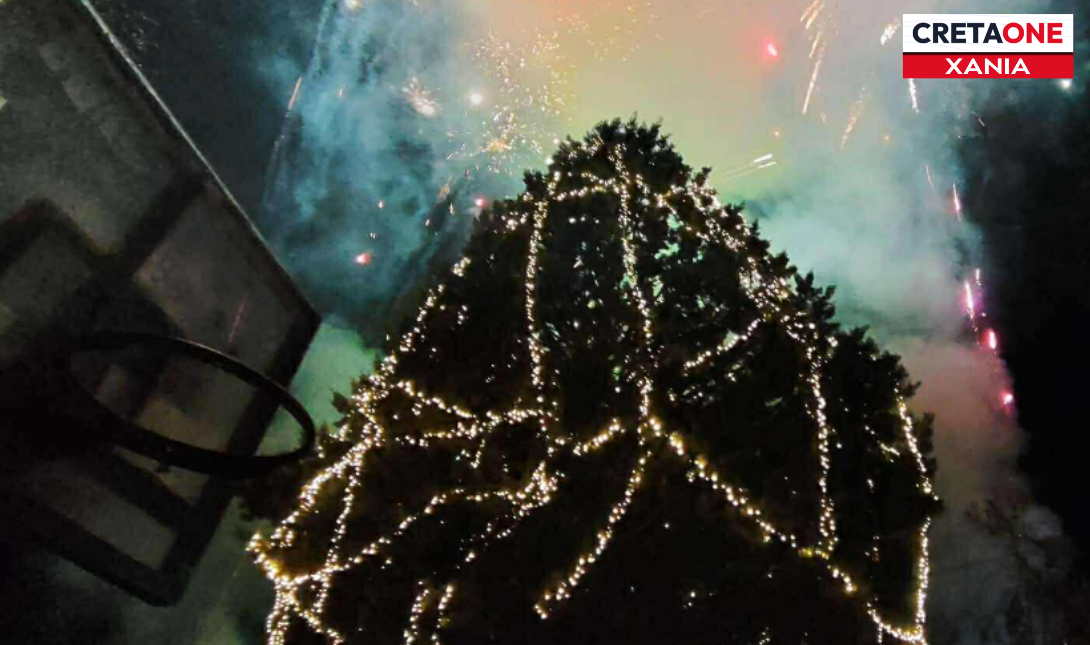 Χανιά: Το μεγαλύτερο φυσικό δέντρο της Κρήτης φωτίστηκε στις Βρύσες (Φώτο)