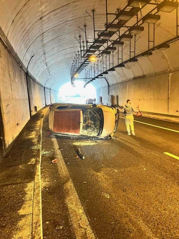 Σοκ για Ελληνίδα Ολυμπιονίκη: Εκτράπηκε το αυτοκίνητό της μέσα σε σήραγγα