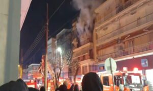 Φωτιά σε διαμέρισμα στη Θεσσαλονίκη – Εγκλωβίστηκε ζευγάρι