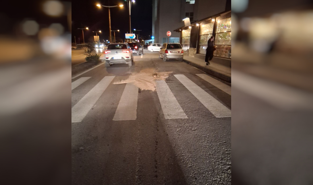 ΠΡΟΣΟΧΗ – Ηράκλειο: Διαρροή πετρελαίου από όχημα στην παραλιακή λεωφόρο (Φώτο)