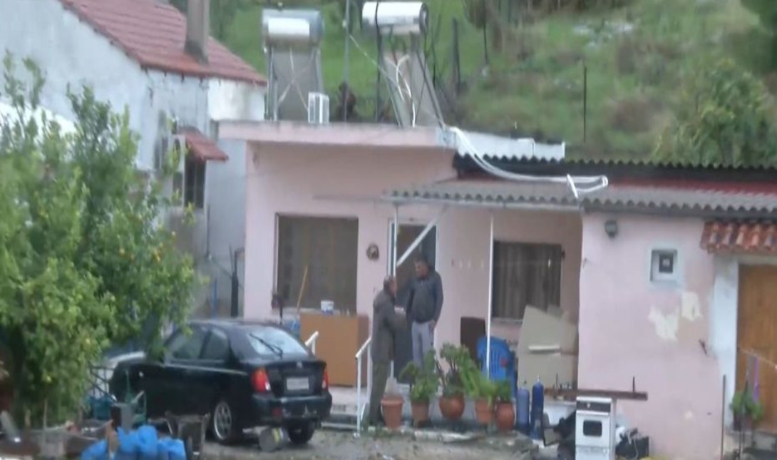 Kακοκαιρία Byron: Έγκυος εγκλωβίστηκε σε πλημμυρισμένο σπίτι