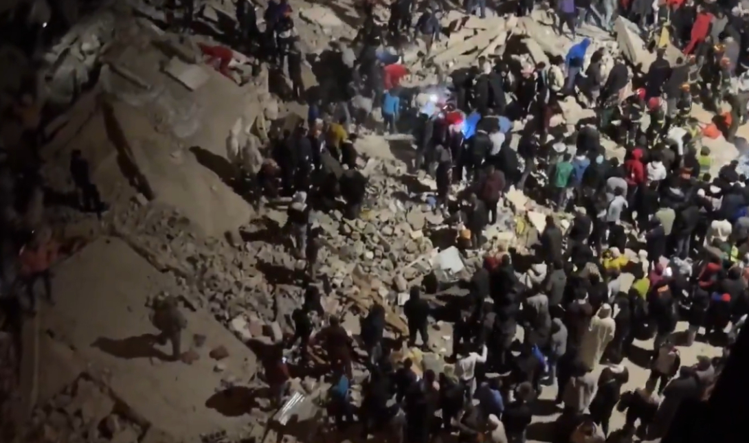 19 άνθρωποι σκοτώθηκαν και 16 τραυματίστηκαν μετά από κατάρρευση δύο κτιρίων στο Μαρόκο (Βίντεο)