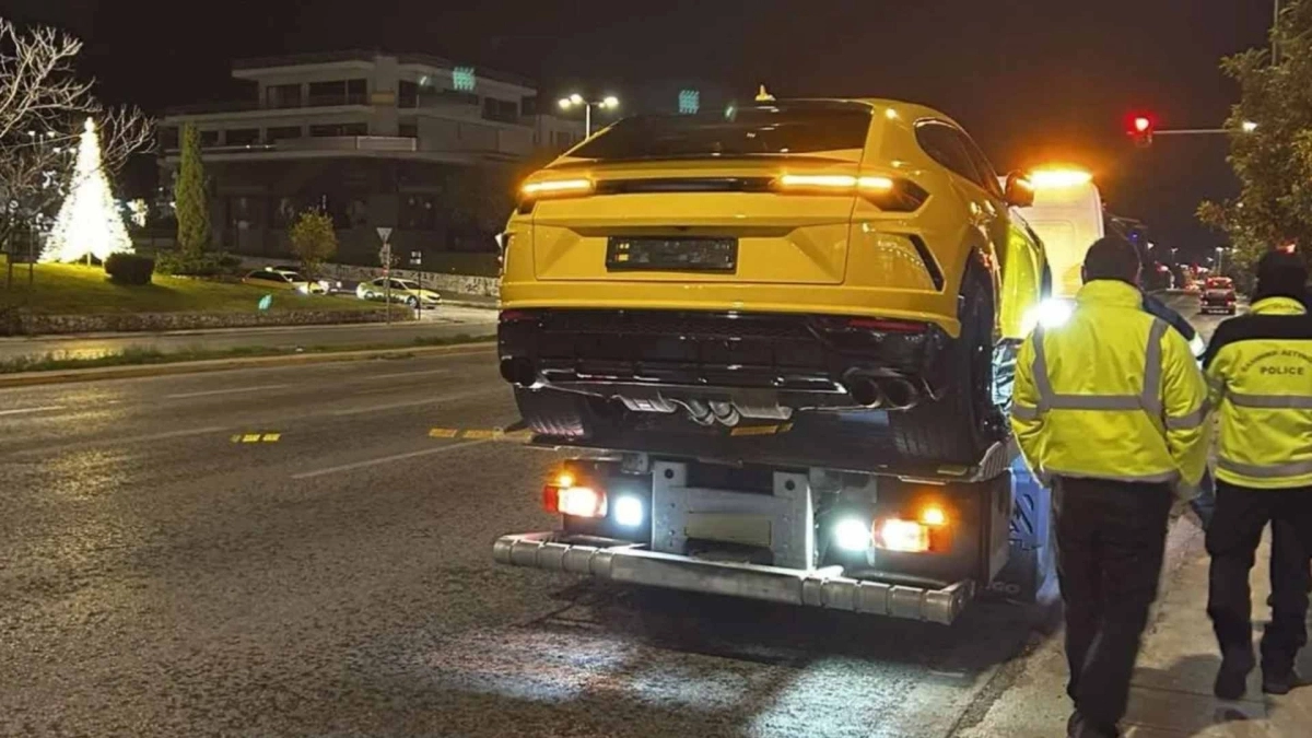Παράτησε την πανάκριβη Lamborghini του σε στάση για να αποφύγει το μπλόκο (vid)
