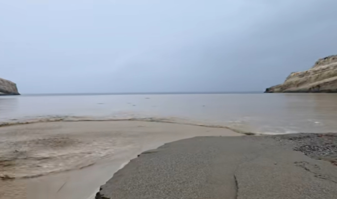 Μεσαρά: Κατεβάζει ο χείμαρρος των Ματάλων – Δείτε βίντεο