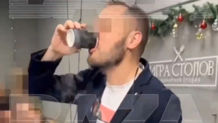 Σε κρίσιμη κατάσταση 38χρονος που ήπιε κοκτέιλ με υγρό άζωτο σε χριστουγεννιάτικη γιορτή στη Μόσχα (Βίντεο)