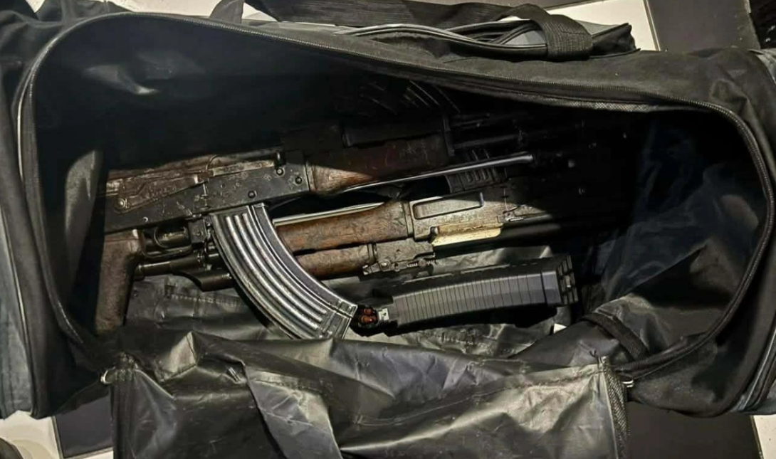 Δολοφονία Γιάννη Λάλα: Δεκάδες όπλα και εκατοντάδες σφαίρες στη «γιάφκα» της εγκληματικής οργάνωσης στην Καλλιθέα