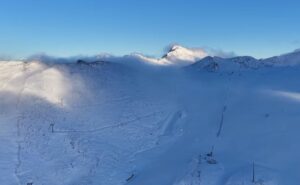 O Παρνασσός «ντύθηκε» στα λευκά – Δείτε το εντυπωσιακό βίντεο