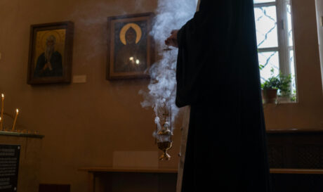 λιβανι παππας ιερεας