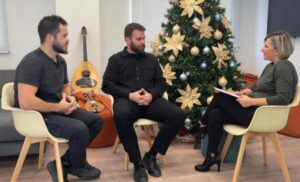 Δύο αδέρφια από την Βιάννο φέρνουν την κρητική ψυχή στην παράσταση «Νίκος Ξυλούρης» (Βίντεο)