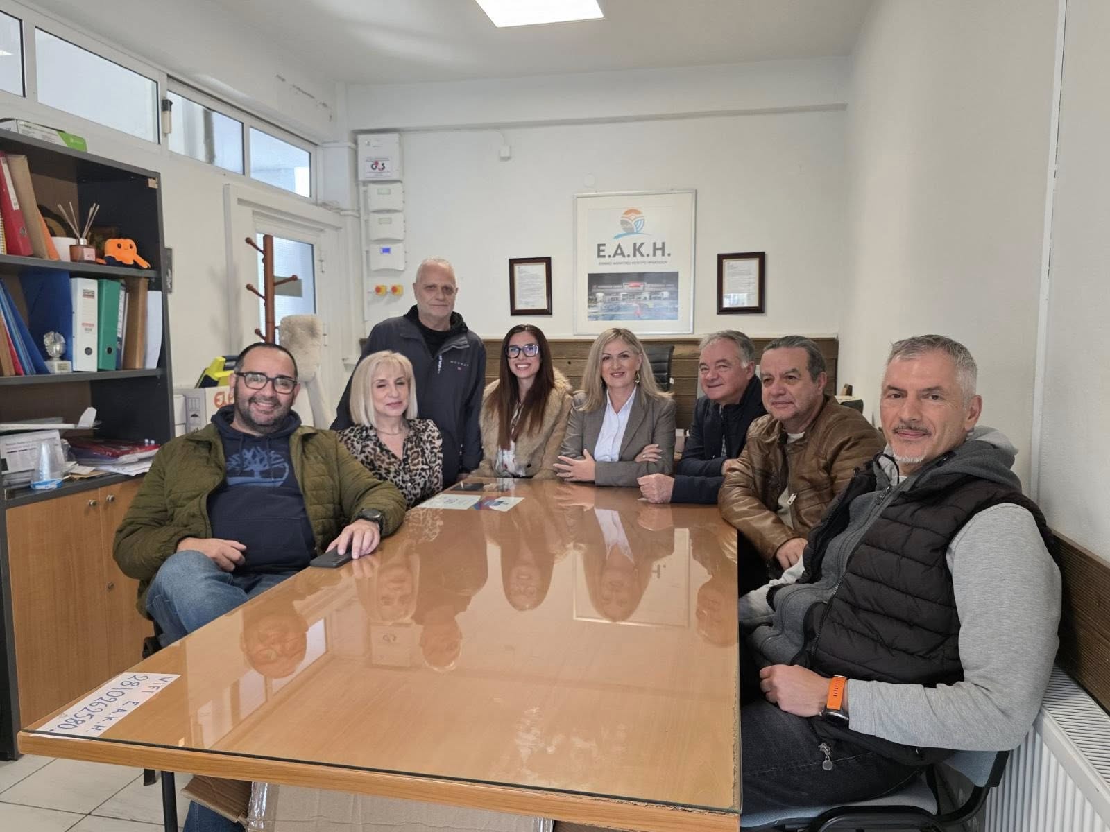 Συγκίνηση στο κολύμβητήριο Ηρακλείου κατά τη βράβευση του Κώστα Σακαράκη από το ΕΑΚΗ