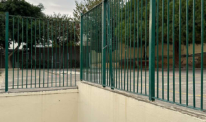 Αιγάλεω: 52χρονος περιφερόταν γυμνός έξω από δημοτικό σχολείο!