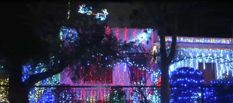 Αυτό είναι το πιο χριστουγεννιάτικο σπίτι στην Ελλάδα – Δείτε το βίντεο