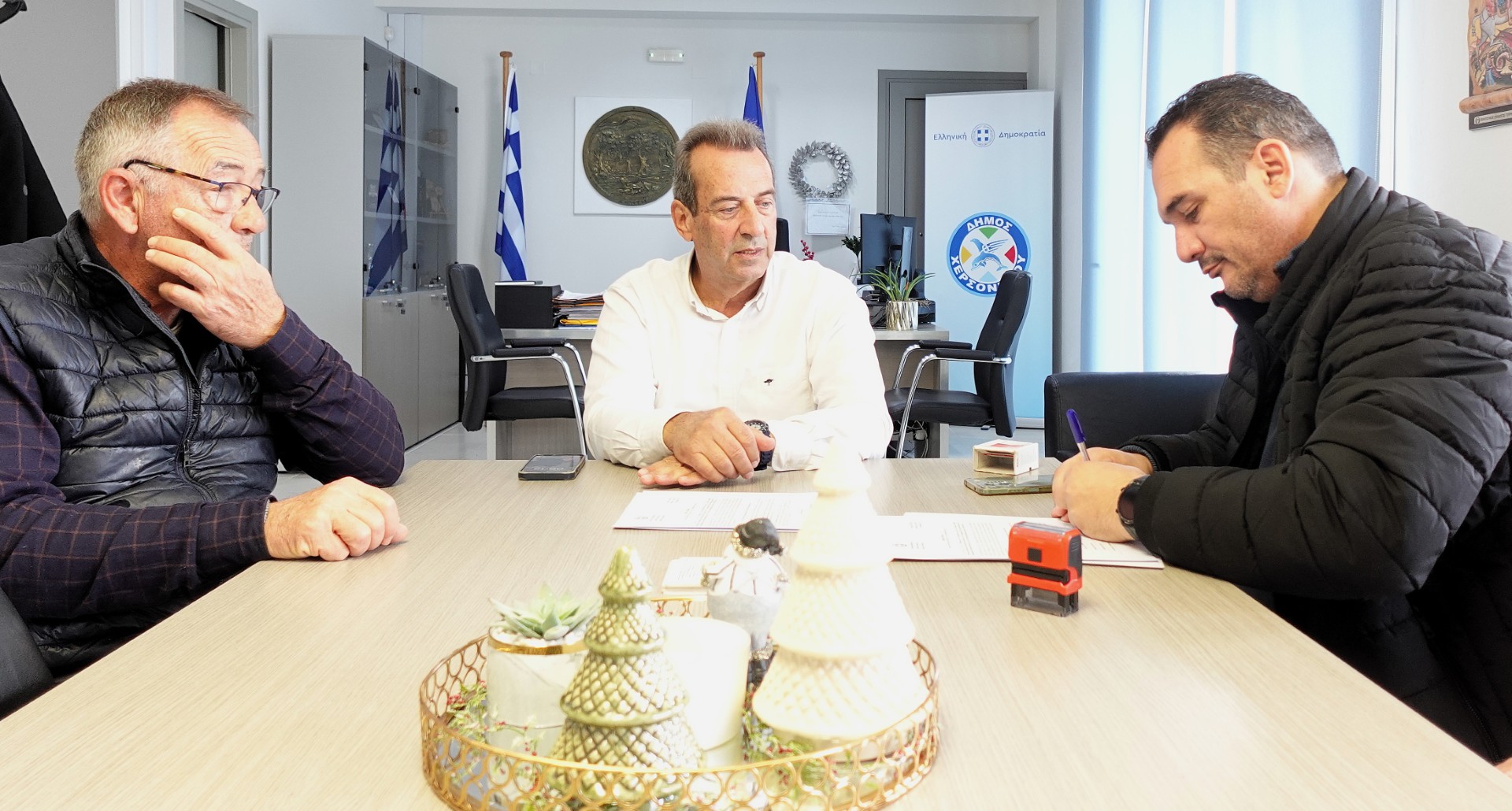 Δήμος Χερσονήσου: Έπεσαν οι υπογραφές για την αποκατάσταση του νηπιαγωγείου Γουβών