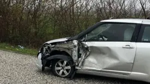 Καρδίτσα: ΚΤΕΛ με δεκάδες επιβάτες συγκρούστηκε με αυτοκίνητο