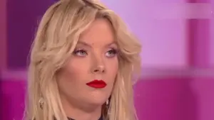 GNTM: Η στιγμή που η Ξένια Τσίρκοβα μαθαίνει πως είναι η νικήτρια από την τηλεόραση του σπιτιού της