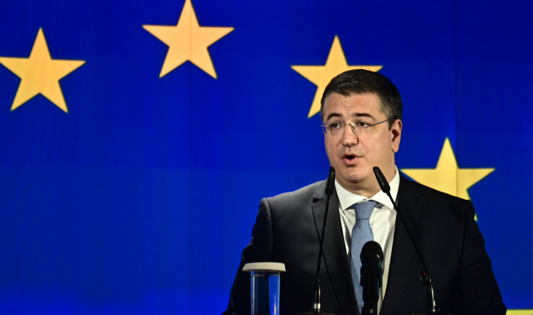 Τζιτζικώστας: «Κινητήρες εσωτερικής καύσης και υβριδικά οχήματα και μετά το 2035»