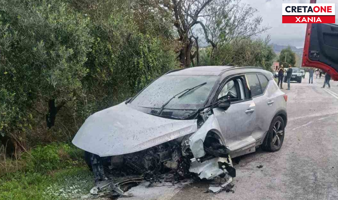 Τροχαίο ατύχημα στην Κίσσαμο: Αυτοκίνητο τυλίχθηκε στις φλόγες μετά από σύγκρουση – 1 τραυματίας (Φωτογραφίες)