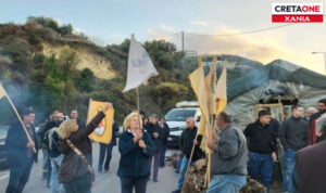 Χανιά: Στη Λάρισα οι αγρότες των Χανίων – Έκλεισαν συμβολικά για μια ώρα τον ΒΟΑΚ