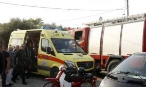 Ηράκλειο: Τροχαίο ατύχημα στα Σπήλια με αυτοκίνητο να συγκρούεται σε τοιχιό – Στο σημείο ΕΚΑΒ και Πυροσβεστική