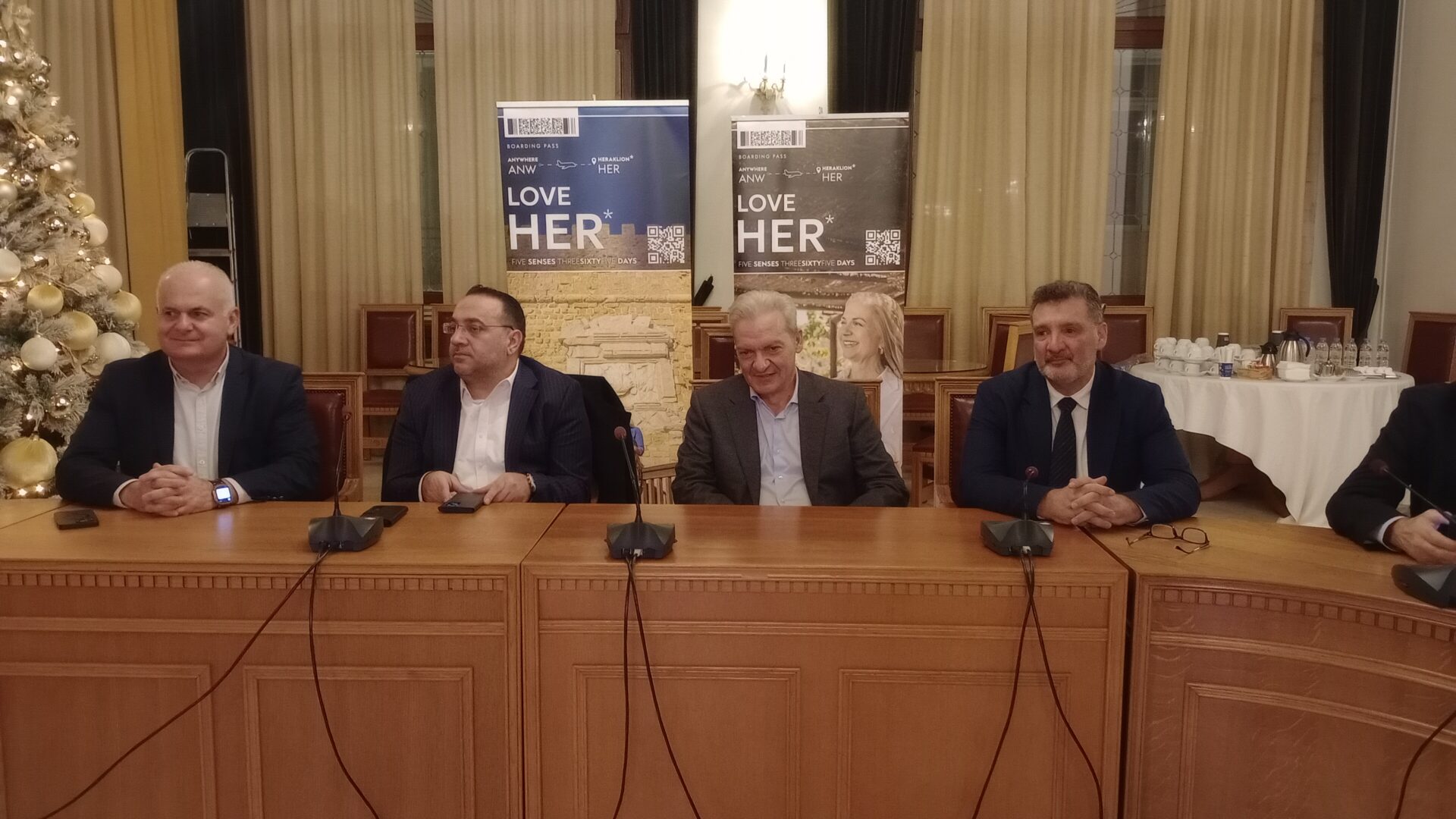 Ο Δήμαρχος Ηρακλείου υποδέχτηκε τον Υφυπουργό Τουρισμού της Κύπρου και Κυπριακής αντιπροσωπείας στη Λότζια (Φωτο)