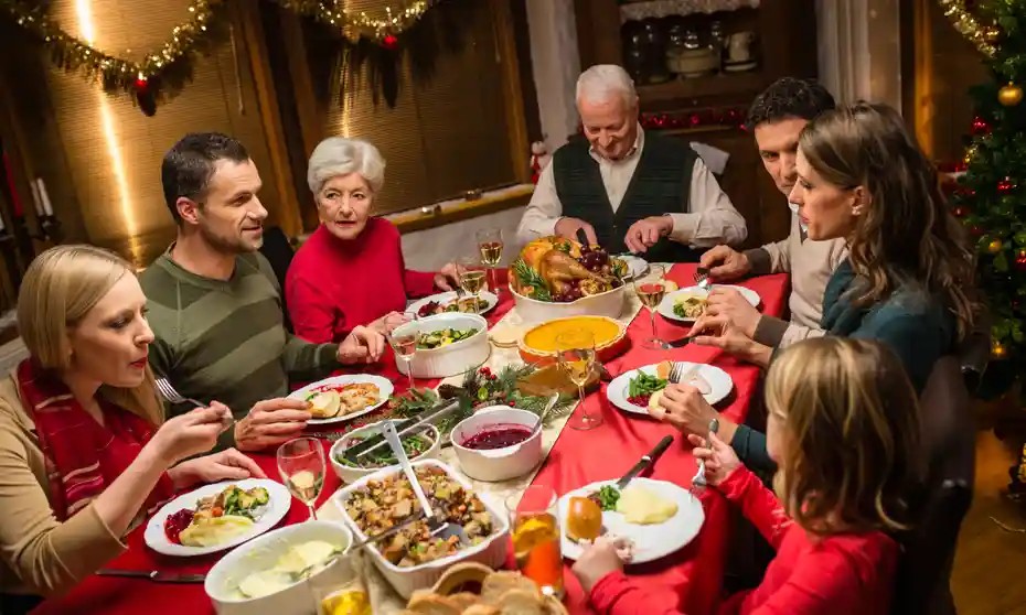 Χριστουγεννιάτικες οικογενειακές μαζώξεις: Γιατί μάς βγάζουν τον κακομαθημένο μας εαυτό;