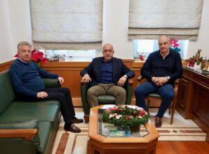 Ο Περιφερειάρχης Κρήτης συναντήθηκε με τον Δήμαρχο Σφακίων