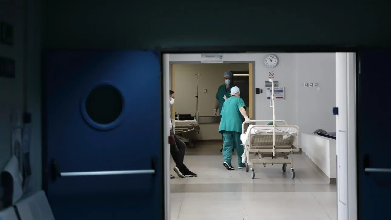 Χειρουργήθηκε η 15χρονη μετά την πτώση σταυρού φαρμακείου στο κεφάλι της