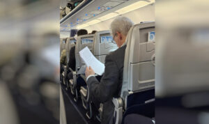 «Αδιάβαστος» στο αεροπλάνο; Ο δήμαρχος Ηρακλείου και το κρίσιμο ραντεβού για τη λειψυδρία