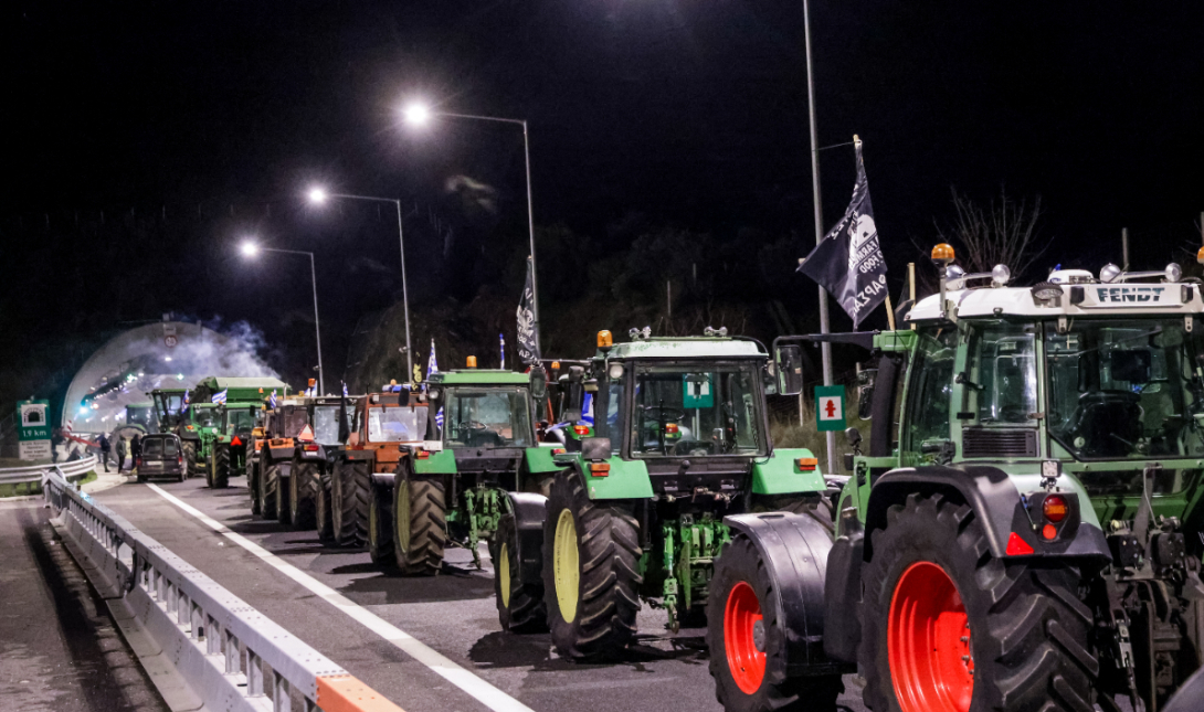 Αγρότες: Ώρα αποφάσεων στα μπλόκα – Σήμερα στη Νίκαια η πανελλαδική σύσκεψη